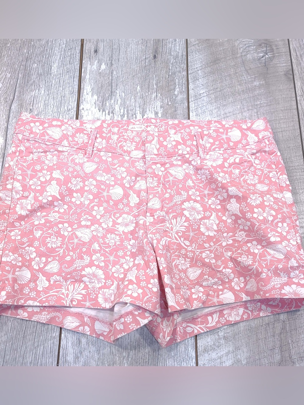 Old navy pixie style Women’s Pink Floral Print Shorts size 12 regular